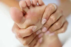 أعراض الروماتويد في القدم